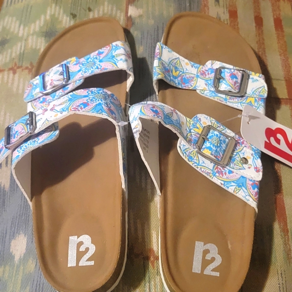 Women's size 11 r2 sandals